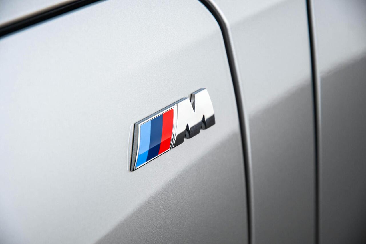 BMW X1 xDrive25e M Sport - Sportstoelen - Elektrisch verwarmde voorstoelen - Comfort Access - Driving Assistant Plus - Automatisch dimmende binnenspiegel - Grootlichtassistent - Sportstuurwiel -