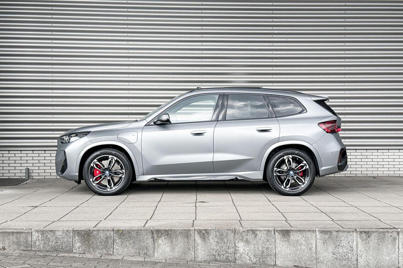 BMW X1 xDrive25e M Sportpakket Pro / Innovation Pack / Comfort Pack / Travel Pack / Panoramadak / Trekhaak