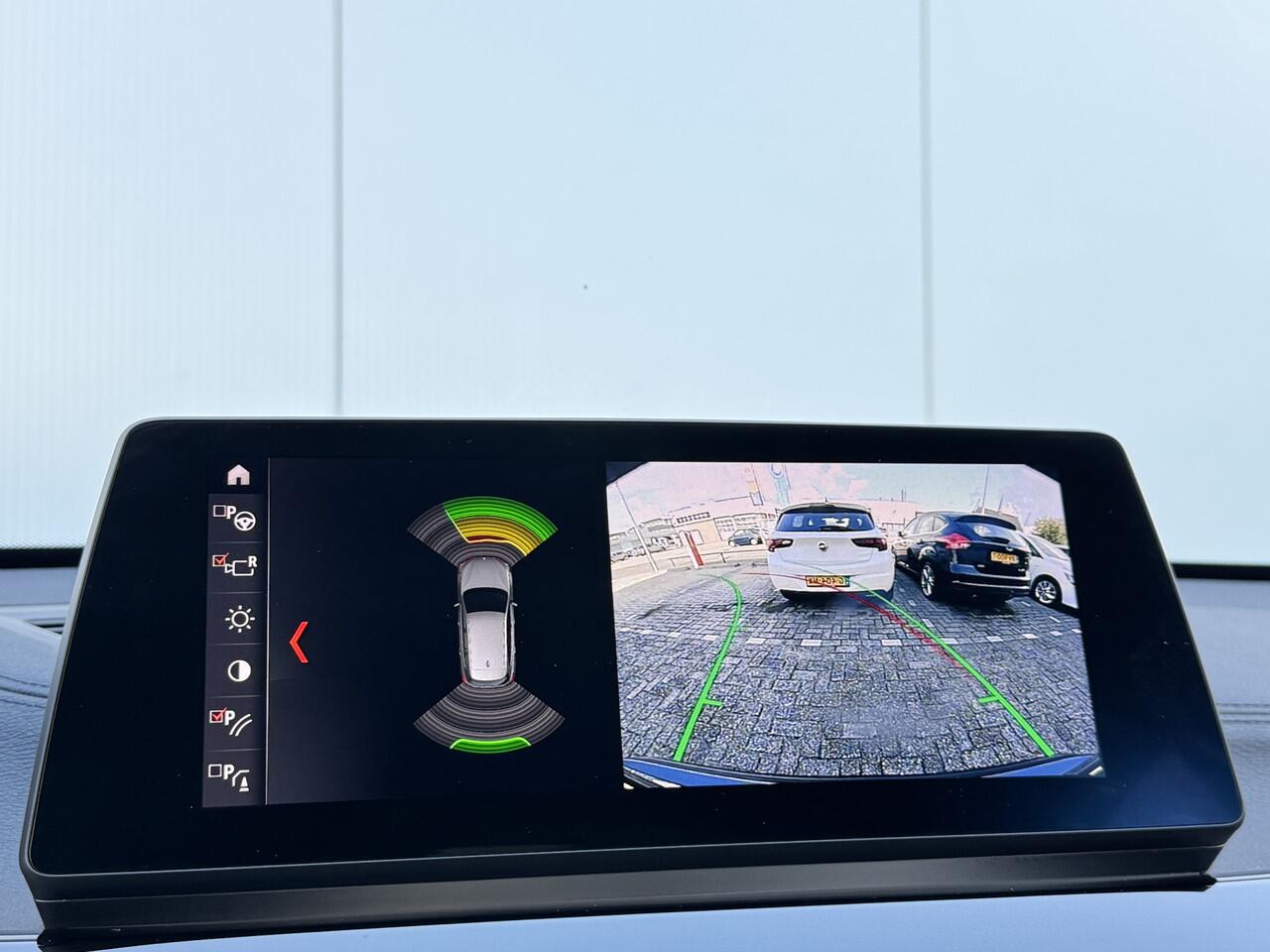 BMW X1 sDrive20i VDL Nedcar Edition Automaat Navigatie/Camera.