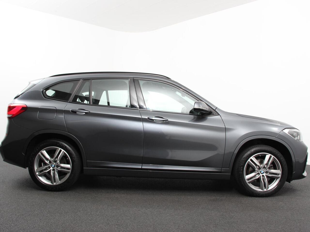 BMW X1 sDrive18i Automaat M-Sport | Navigatie | Adaptive Cruise Control | Stoelverwarming | Elektrische achterklep | Climate Control | Lichtmetalen velgen