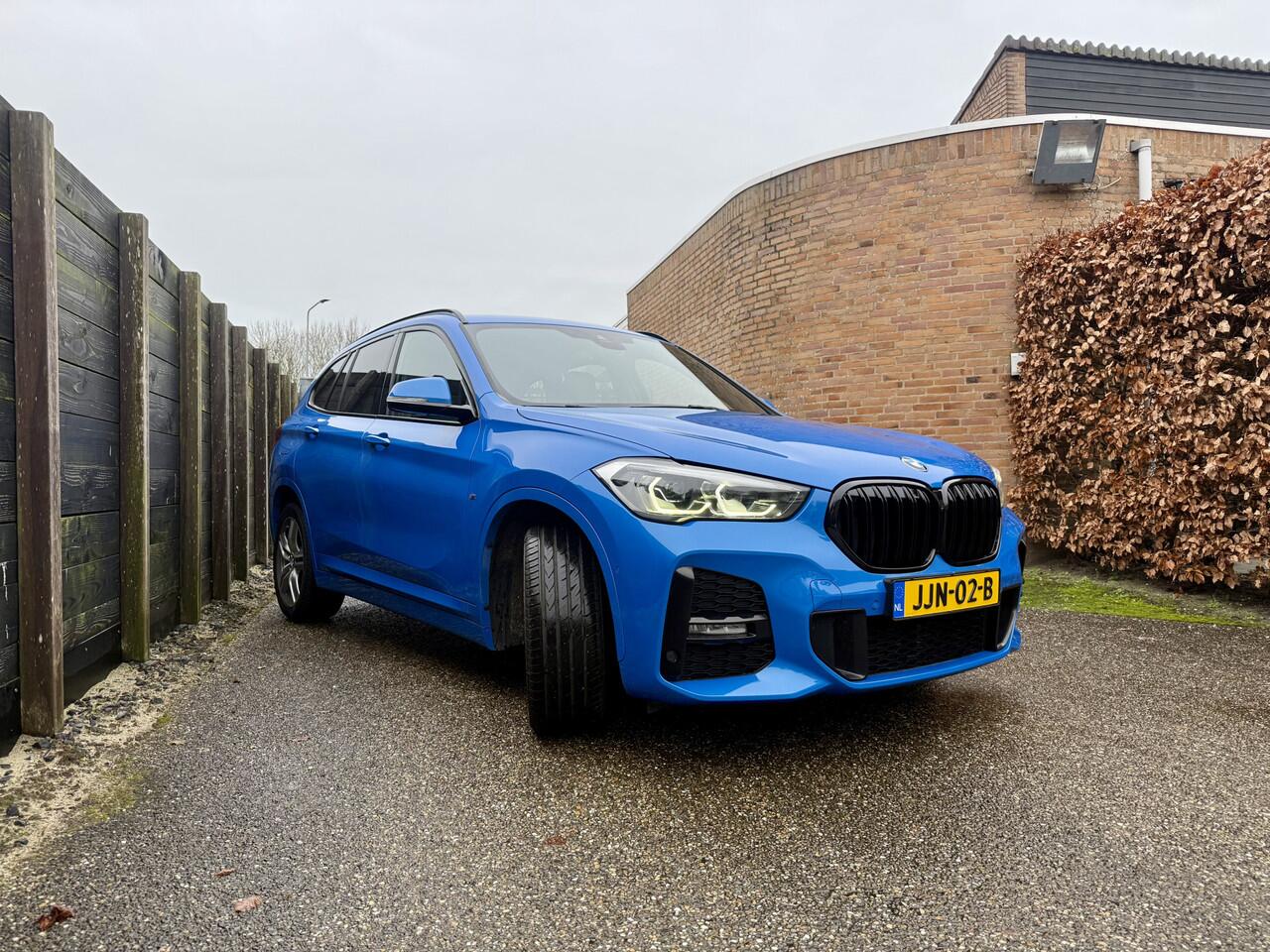 BMW X1 sDrive18i High Executive M-sport, vol leder, head up disp.