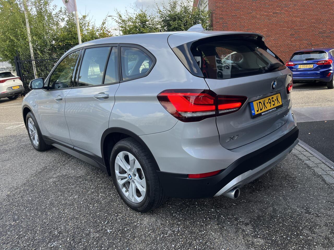 BMW X1 xDrive25e Executive // GROOT NAVI // CAMERA // CRUISE // CLIMA // STOEL VERWARMING // ELEK. KLEP //