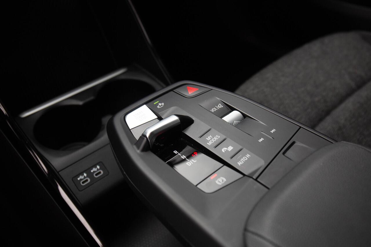 BMW X1 xDrive25e Nieuw model , Achterruitrijcamera, Elek. achterklep