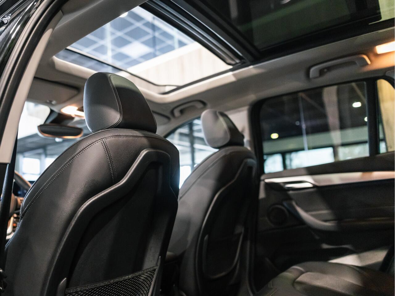 BMW X1 xDrive25e High Executive Sportline | Panorama | Camera | HUD | 4x4 | Stoelverwarming