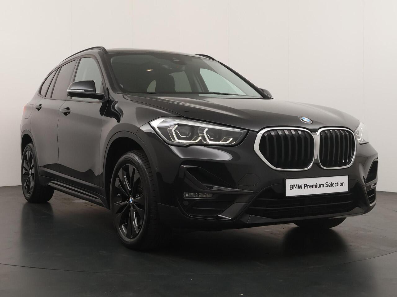 BMW X1 xDrive20i High Executive | Sportline | Glazendak | Getint Glas |