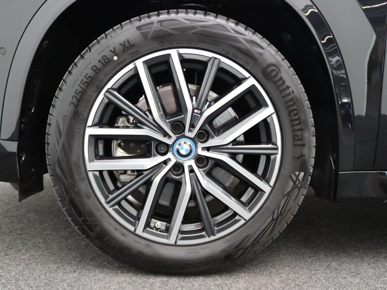 BMW X1 xDrive30e M Sportpakket | Premium Pack | Adaptief M Onderstel | Comfort Access | Trekhaak | Driving Assistant Plus | 18''