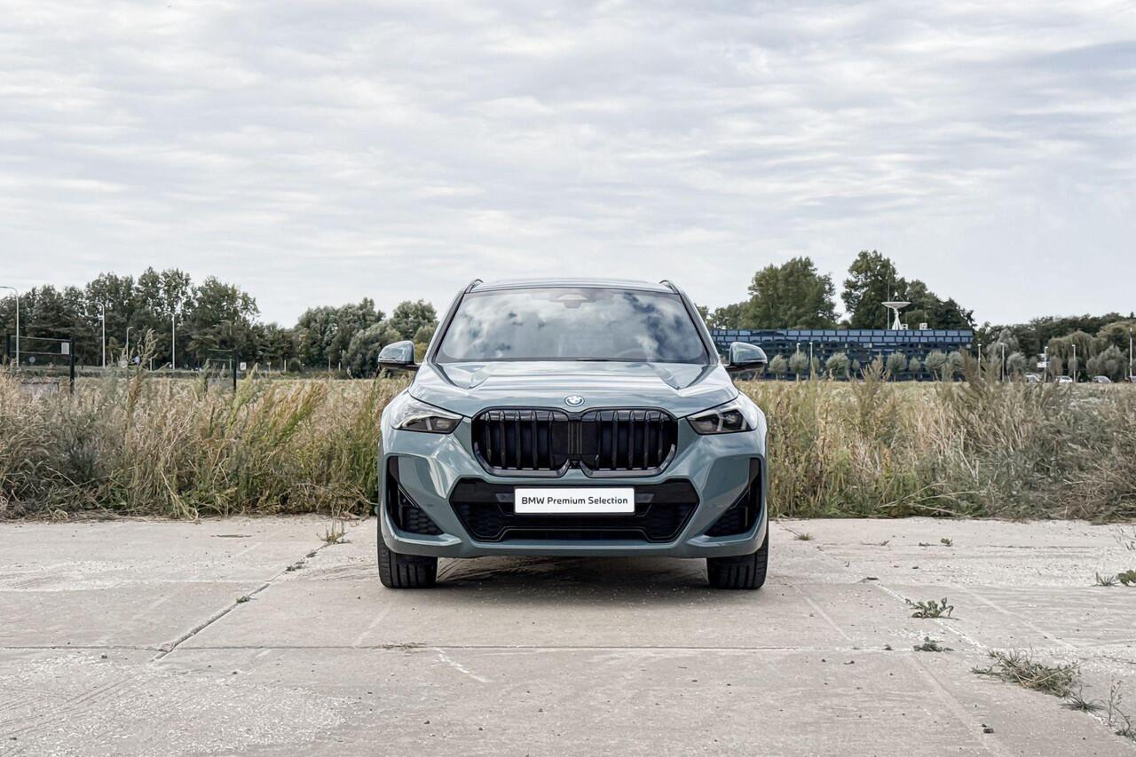 BMW X1 xDrive25e | M Sport | Glazen Panoramadak | Stoelverwarming | Head-up Display |