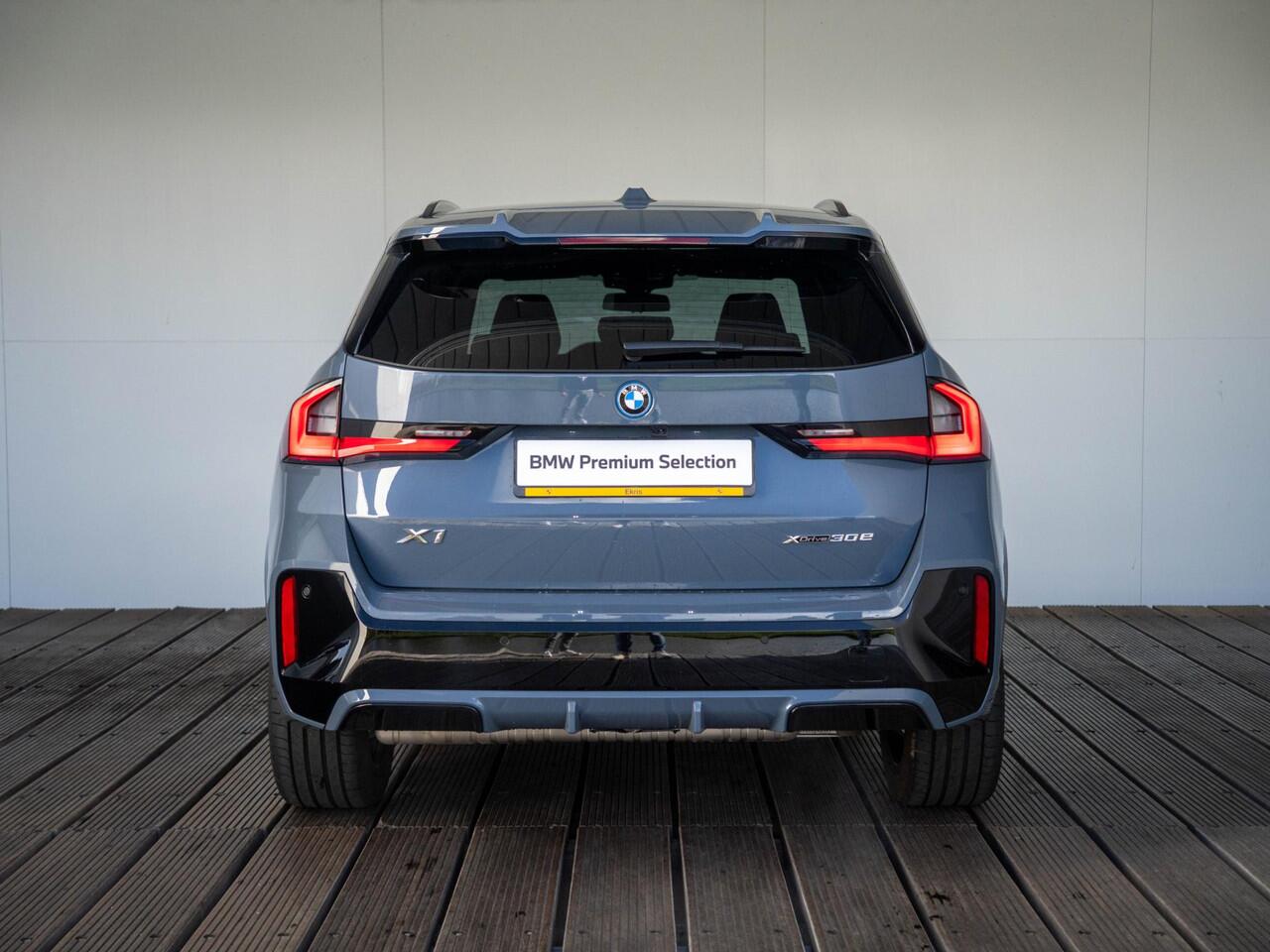 BMW X1 xDrive30e | M Sportpakket Pro | Innovation Pack | Verwarmd Stuurwiel | Comfort Access | Panoramadak | Stoelverwarming | Head-Up Display | Trekhaak