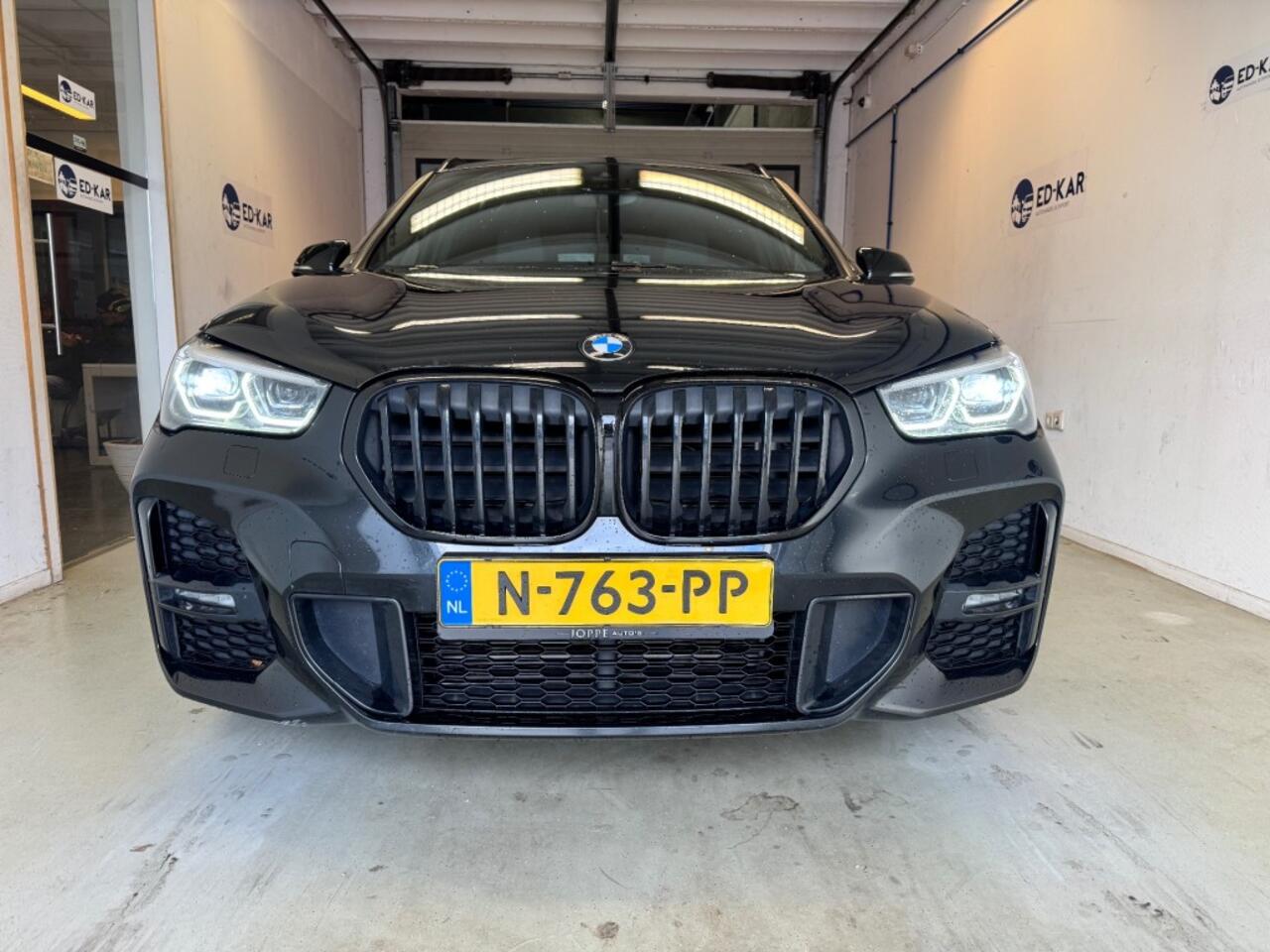 BMW X1 sDrive18i High Executive M-PAKKET LEER ACC LANEASSIST TOP STAAT