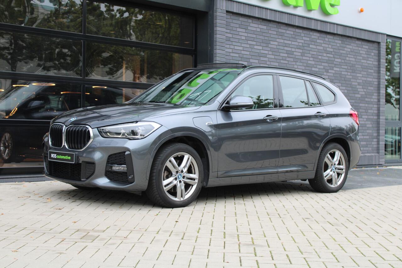 BMW X1 xDrive25e High Executive M-SPORT | BTW | PANO | ACC | CAMERA | KEYLESS | HUD | STOELVERWARMING |
