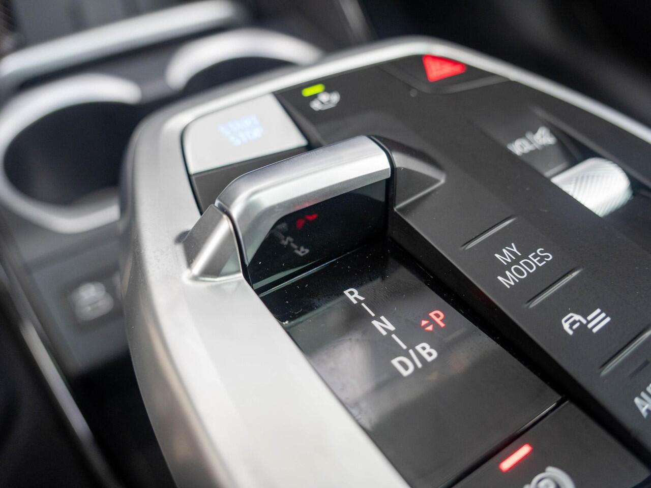 BMW X2 iX2 eDrive20 | M Sportpakket Pro | Innovation Pack | Verwarmd Stuurwiel | Harman-Kardon | Comfort Access | Panoramadak | Stoelverwarming | Head-Up Display | Trekhaak