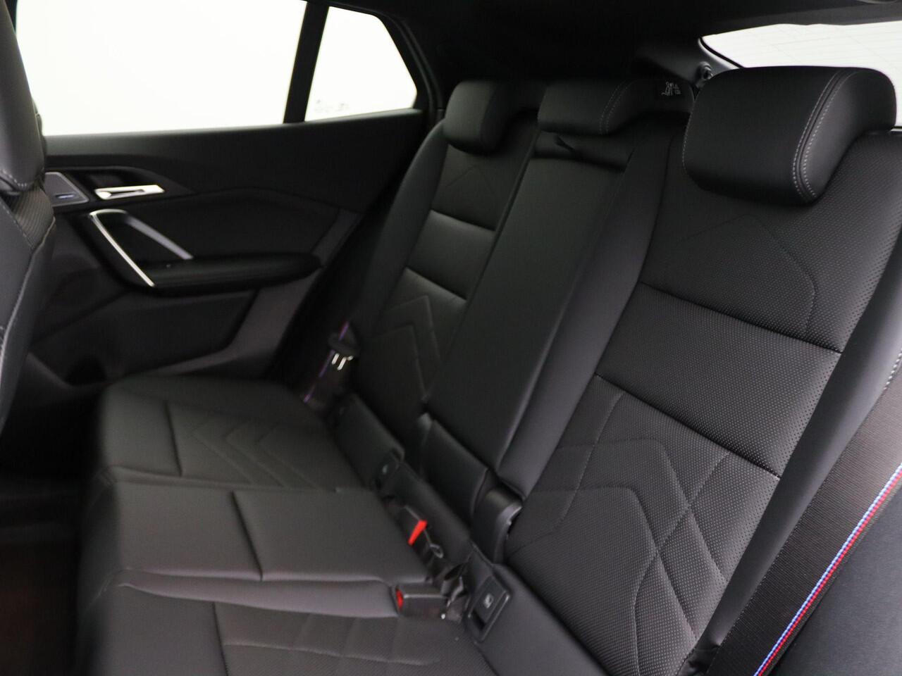 BMW X2 iX2 eDrive20 M Sport Edition | M Sportpakket Pro | Innovation Pack | Comfort Pack | M Adaptief onderstel | Panoramadak | Elektrisch Verstelbare Sportstoelen | Head-Up Display | Harman Kardon | 19''