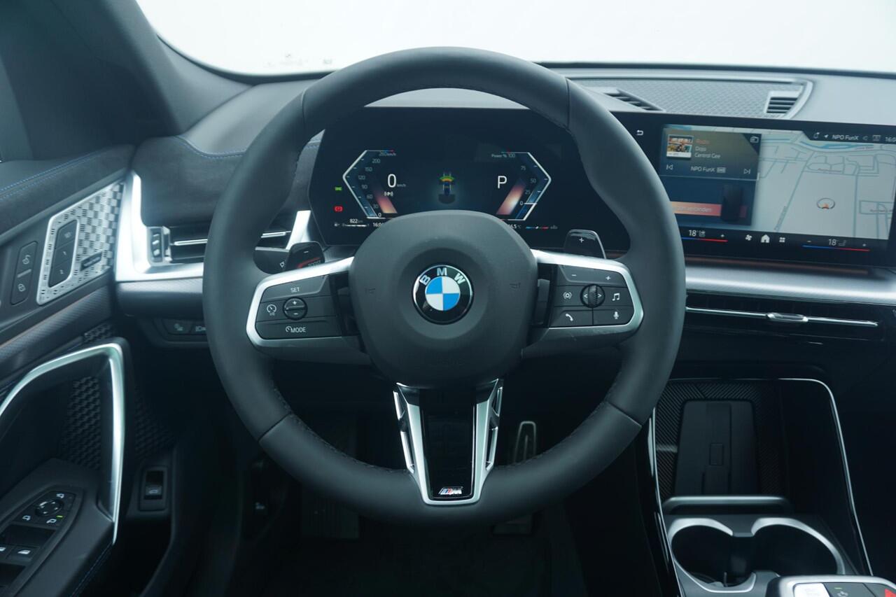 BMW X2 sDrive20i 20'' / Panoramadak / Elektrisch verstelbare stoelen / Harman Kardon / Trekhaak