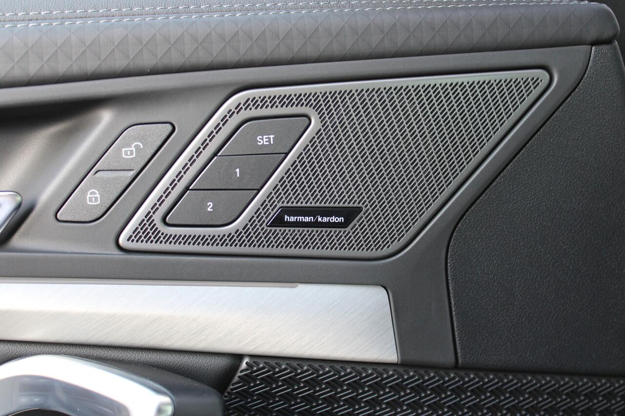 BMW X2 sDrive20i High Executive M Sport Automaat / Panoramadak / Sportstoelen / Adaptieve LED / M Adaptief onderstel / Parking Assistant Plus / Head-Up / Comfort Access