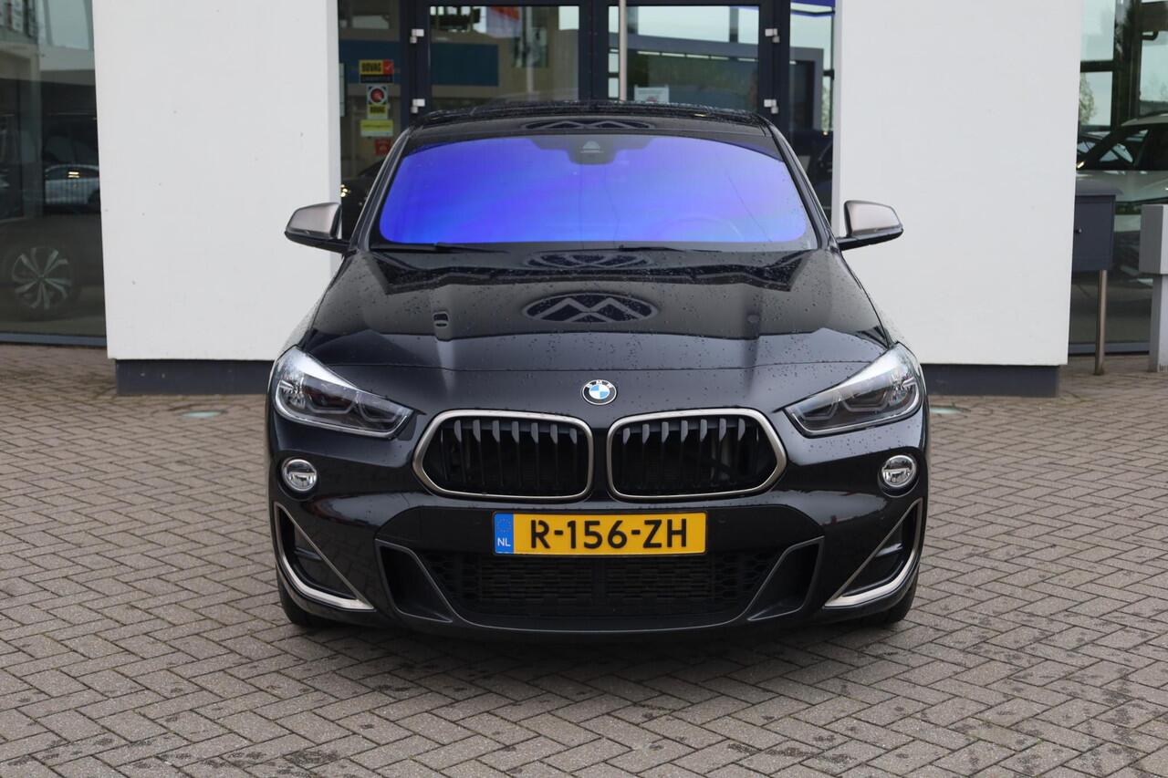 BMW X2 M35i High Executive Edition 306PK / 225kW, 19" LMV, full LED verlichting, privacy glas, vol lederen bekleding, Harman & Kardon geluidssysteem, zwart schaal sportstoelen, panoramadak, verlengbare zitting, stoelverwarming, stuurverwarming, digital cockpit, 