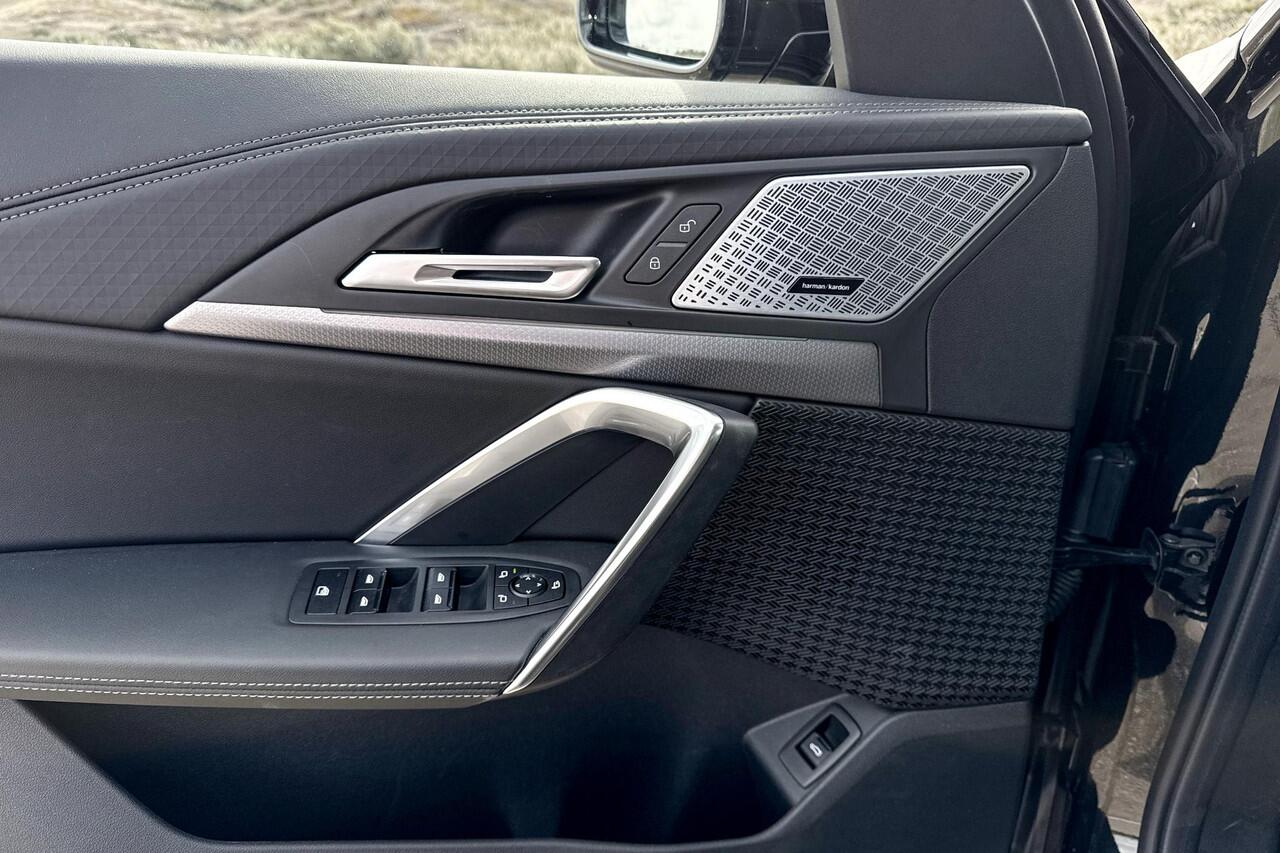 BMW X2 iX2 xDrive30 67 kWh | Selections | M Sport | Harman Kardon | Glazen Panoramadak | Stoelverwarming | Trekhaak |