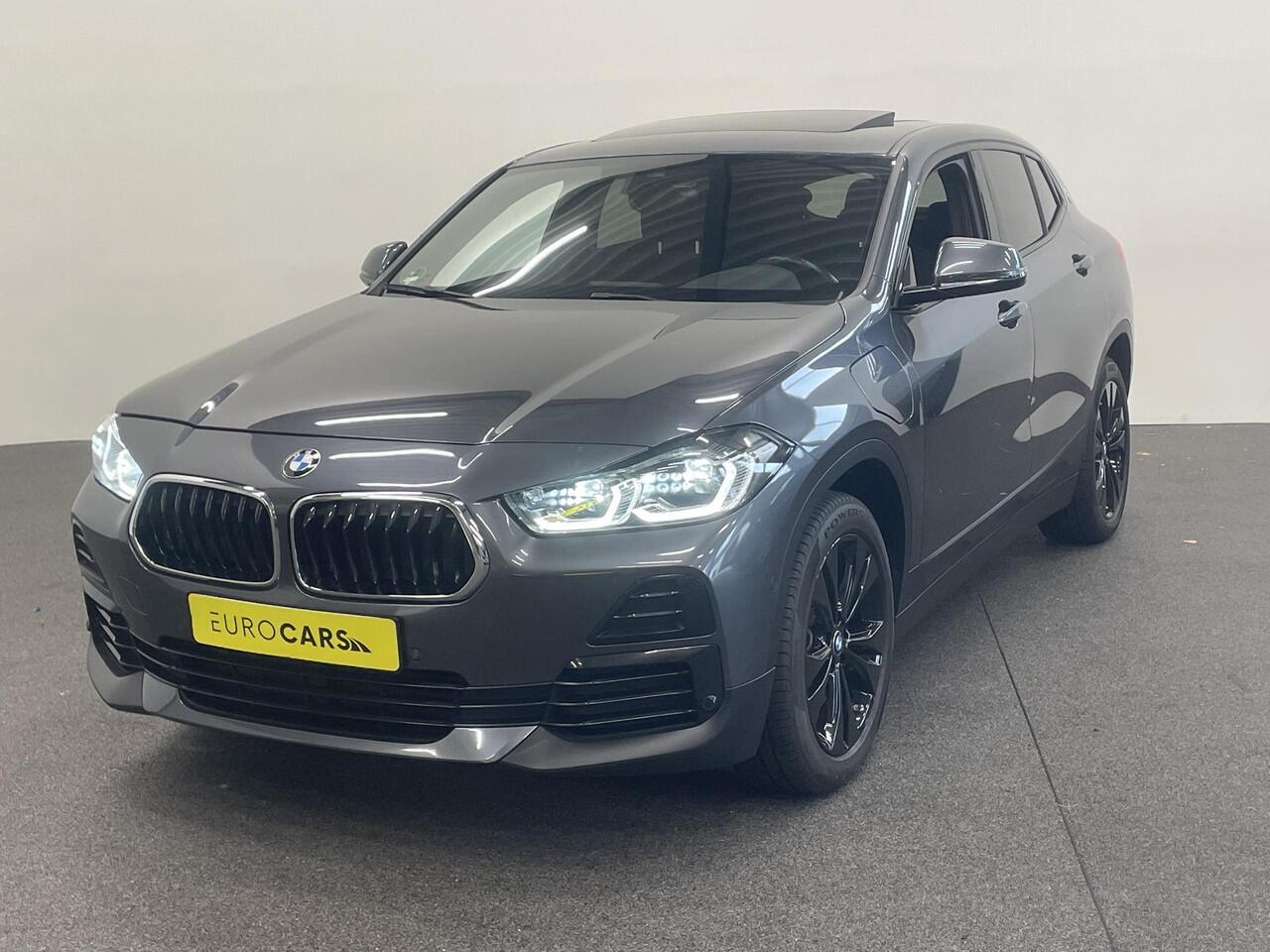 BMW X2 xDrive25e High Executive Sportline Panoramadak Groot Navi carplay/android Sportstoelen stoelverwarming parkeersensoren Voor+Achter Donkere hemel