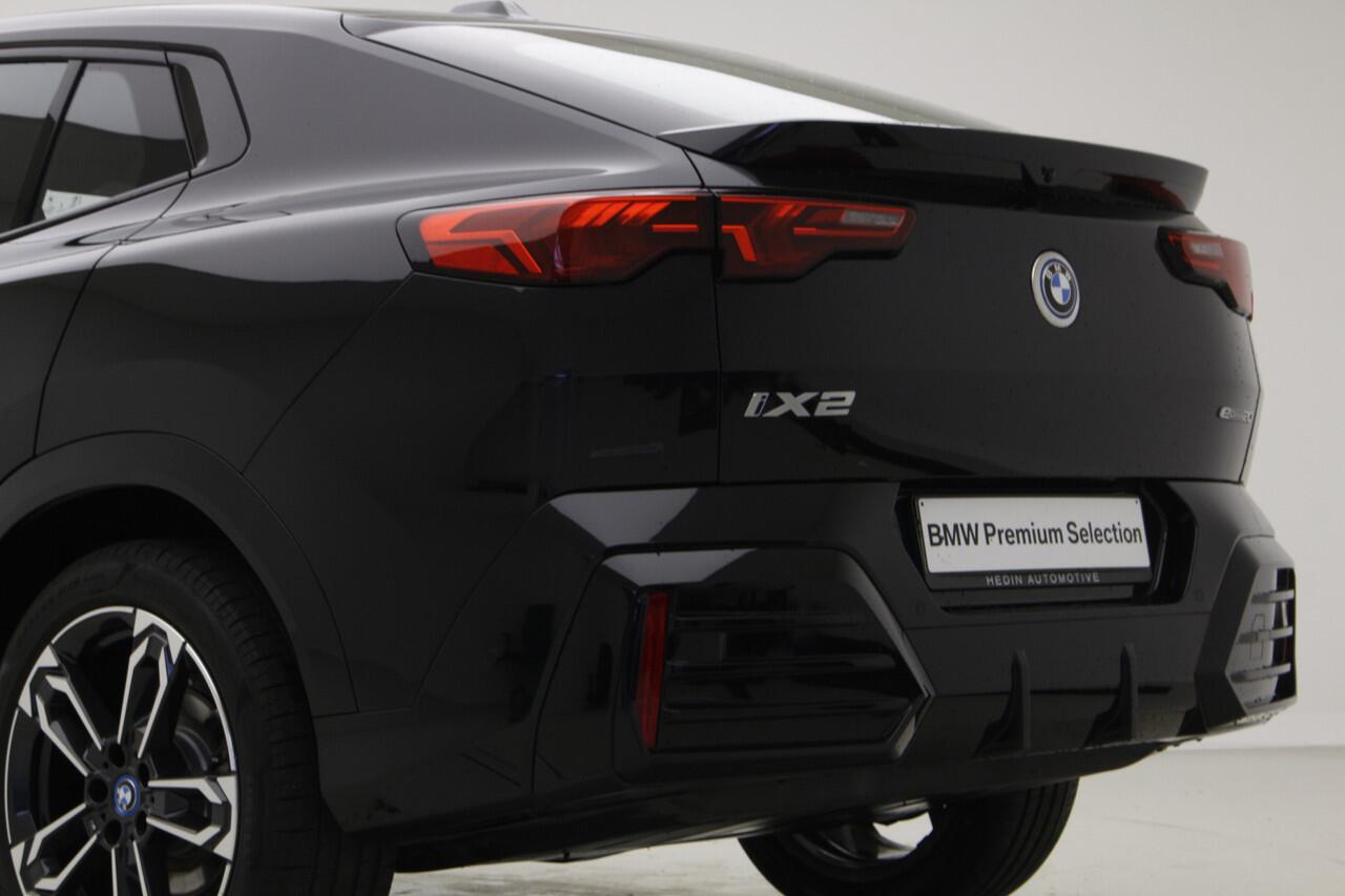 BMW X2 iX2 eDrive20 67kWh | M-Sport | 19" | Voorbereiding Driving Assistant Plus | Camera | Nu voor 42.895,-