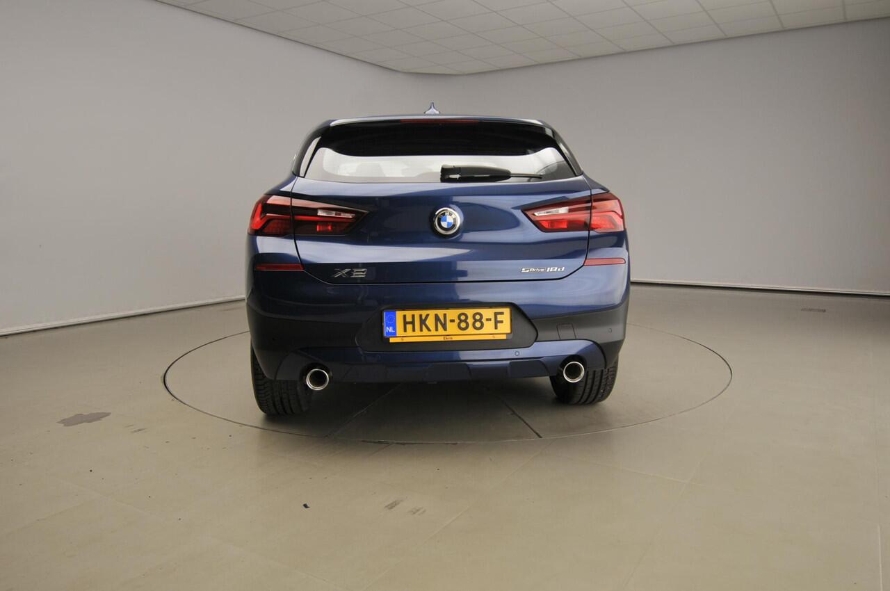 BMW X2 sDrive18d | handbak !! | LED | Navigatie | Trekhaak | Schuifdak | Sportstoelen | DAB | Alu 18 inch