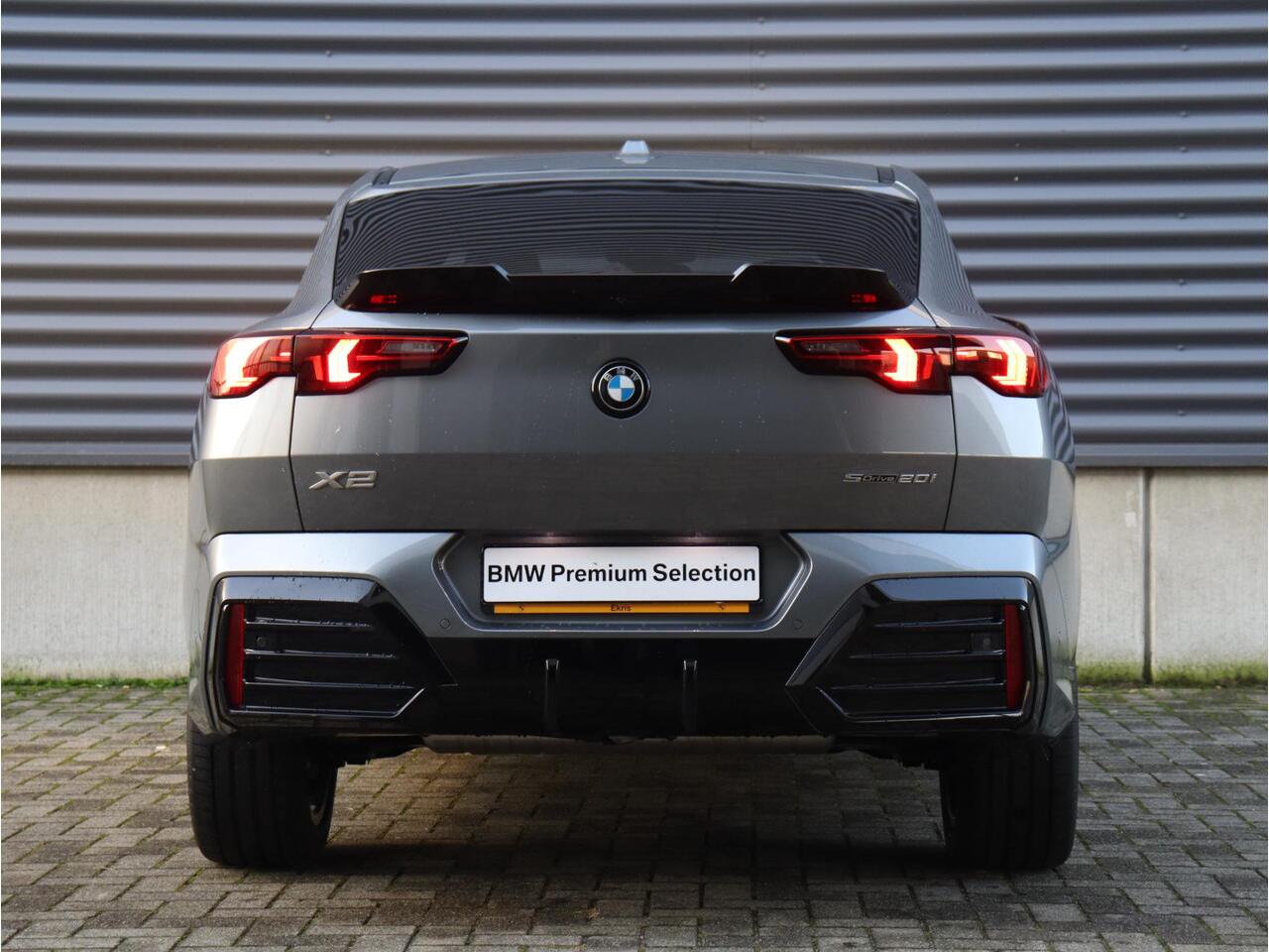 BMW X2 sDrive20i | M Sportpakket Pro | Panodak | Trekhaak | Head-Up | Driving Assistant Plus | Elektr. Stoelen | Parking Assistant Plus | 19'' LMV