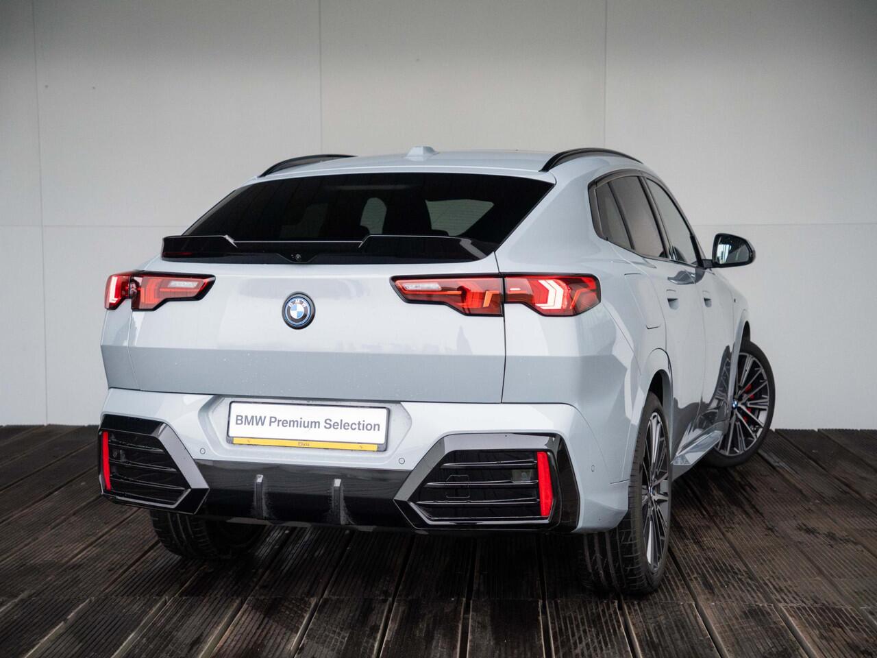 BMW X2 iX2 eDrive20 M Sportpakket Pro | Stuurwielrand verwarmd | Comfort Acces | Harman Kardon