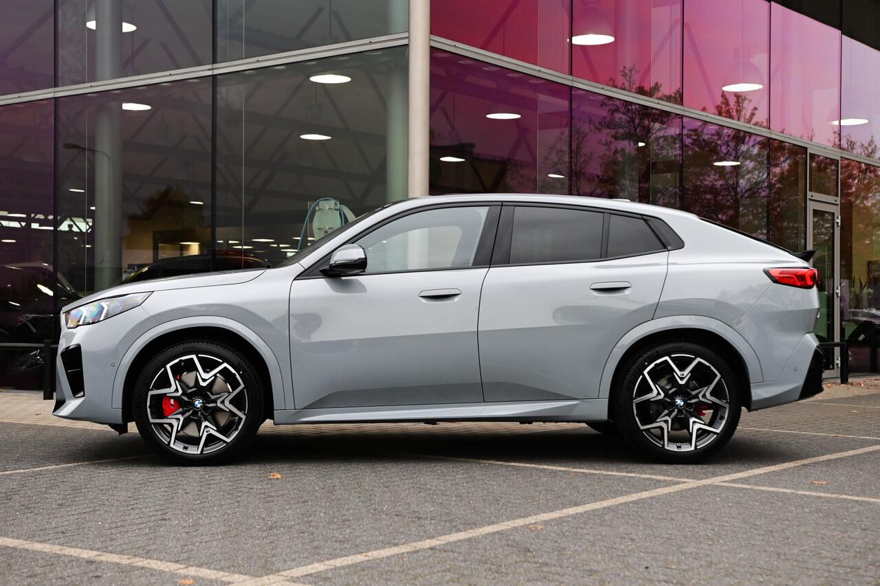 BMW X2 sDrive20i High Executive M Sport Automaat / Panoramadak / Trekhaak / Sportstoelen / Parking Assistant Plus / Head-Up / Comfort Access / M Adaptief onderstel