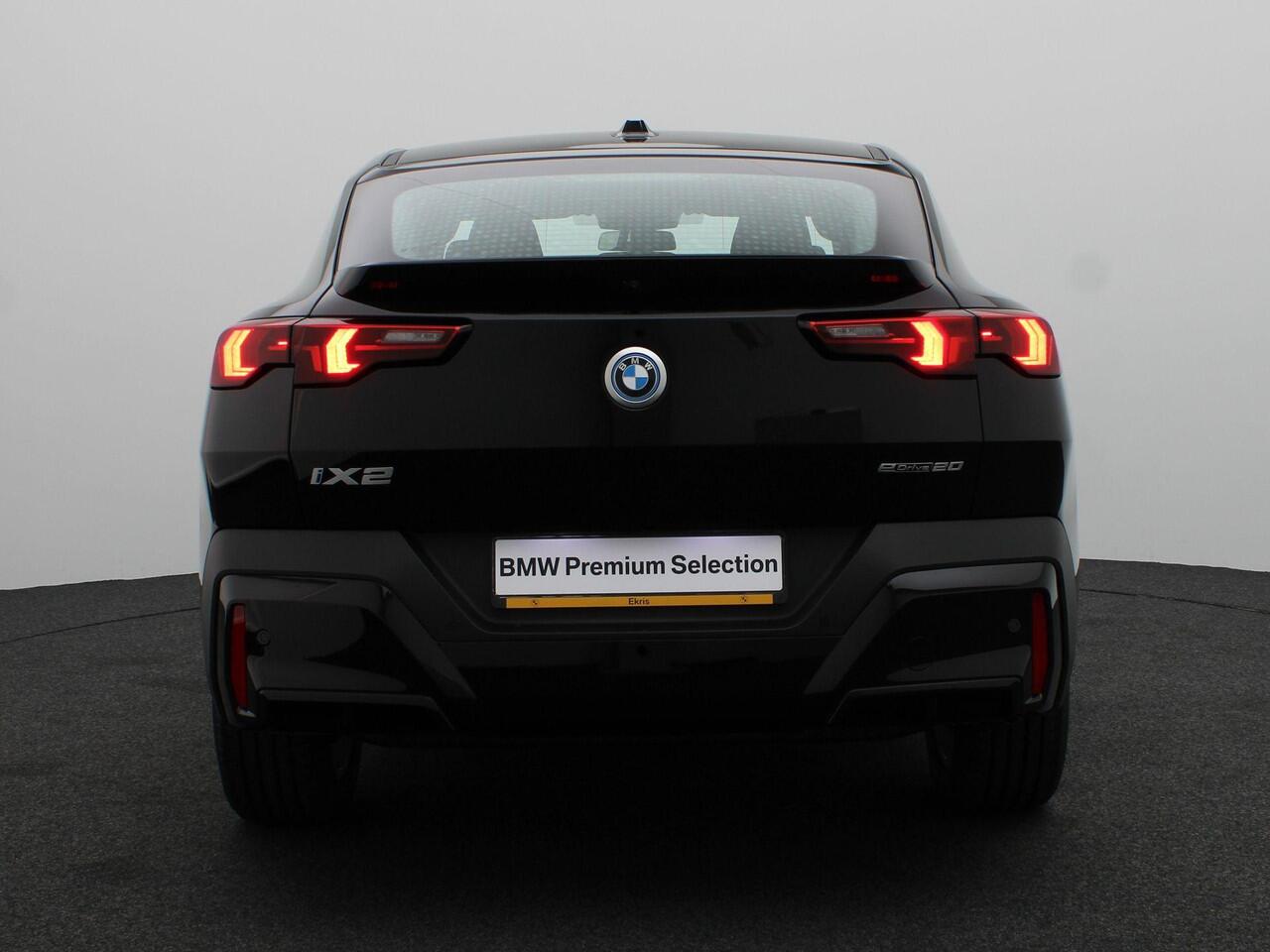 BMW X2 iX2 eDrive20 Premium Pack | Comfort Access | Achteruitrijcamera | 18''