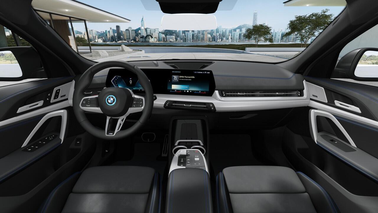 BMW X2 iX2 eDrive20 High Executive M Sport / Panoramadak / Trekhaak / Sportstoelen / M Adaptief onderstel / Comfort Access / Adaptieve LED / Head-Up / Harman-Kardon