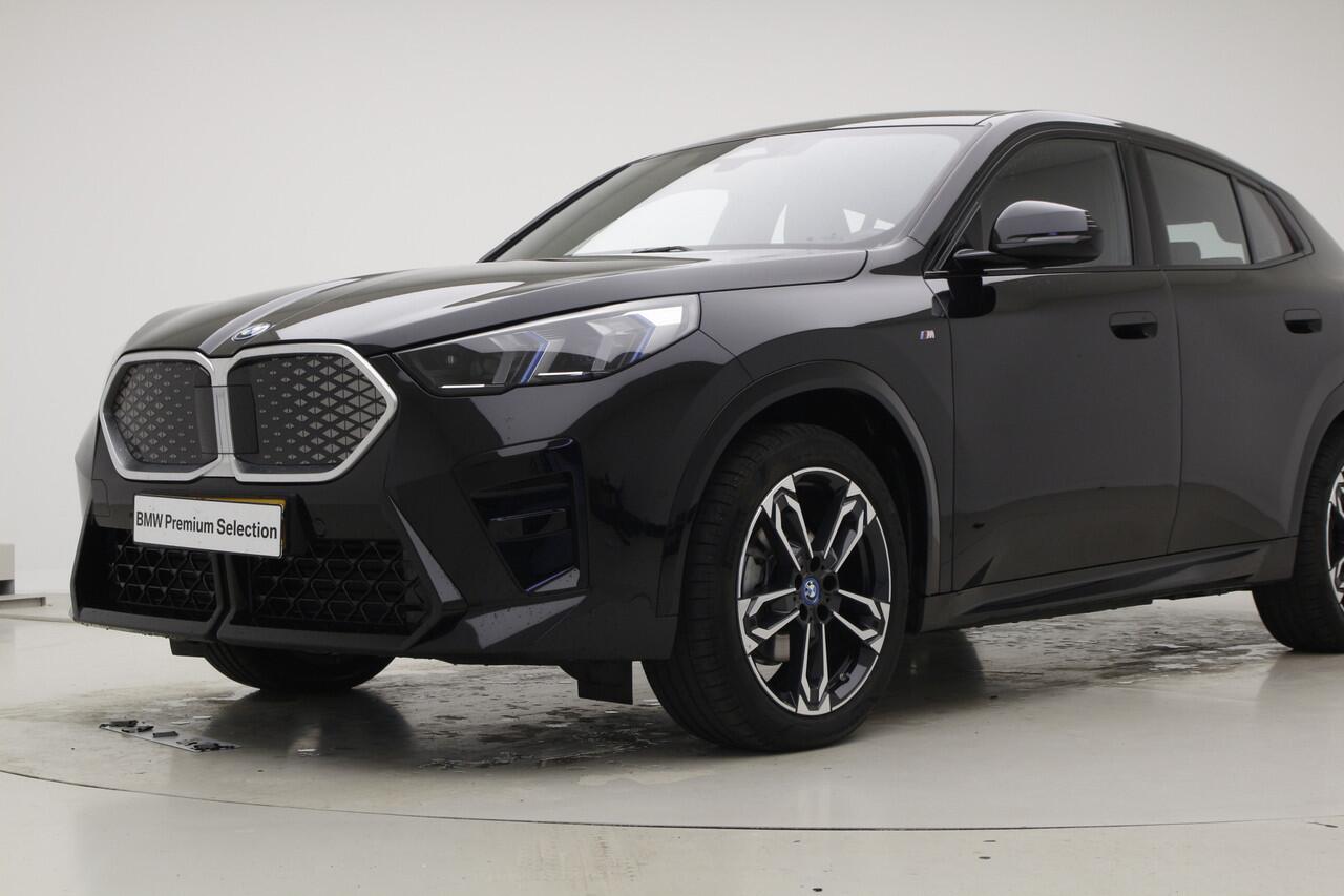 BMW X2 iX2 eDrive20 67kWh | M-Sport | 19" | Voorbereiding Driving Assistant Plus | Camera | Nu voor 42.895,-