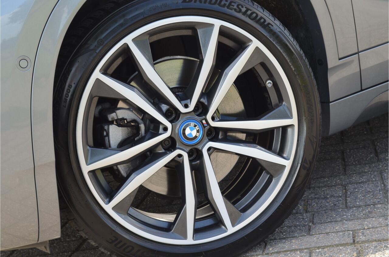 BMW X2 xDrive25e M Sport Pano | a.Camera | Carplay | 19'' LMV | Leer | Stoelverwarming | Getint glas
