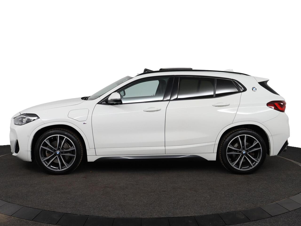 BMW X2 xDrive25e M Sportpakket | Comfort Access | Panoramadak | Driving Assistant Plus | Head-Up Display | Harman-Kardon