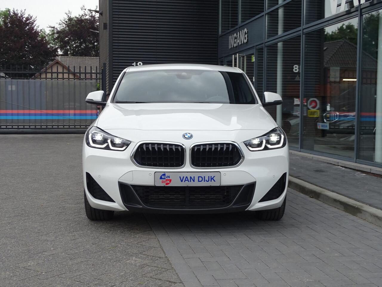 BMW X2 xDrive25e Exe. M-Sportpakket Sportstoelen Ada. LED Navigatie Extra-Getintglas Park-Ass. 19''LM Velgen
