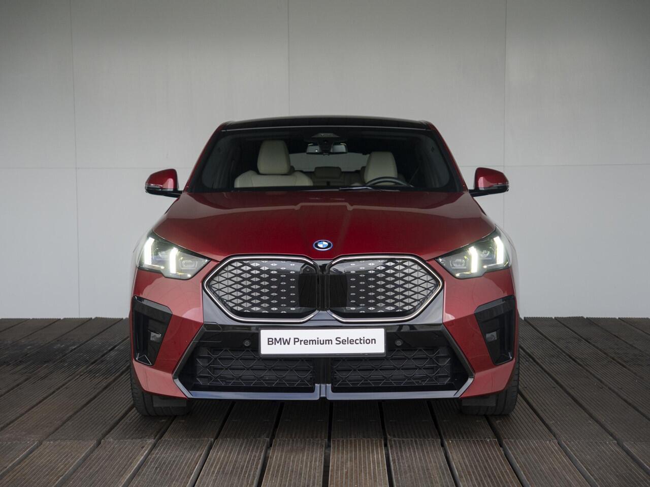 BMW X2 iX2 eDrive20 | M Sportpakket Pro | Innovation Pack | Verwarmd Stuurwiel | Comfort Access | Panoramadak | Head-Up Display | Harman-Kardon | 20''