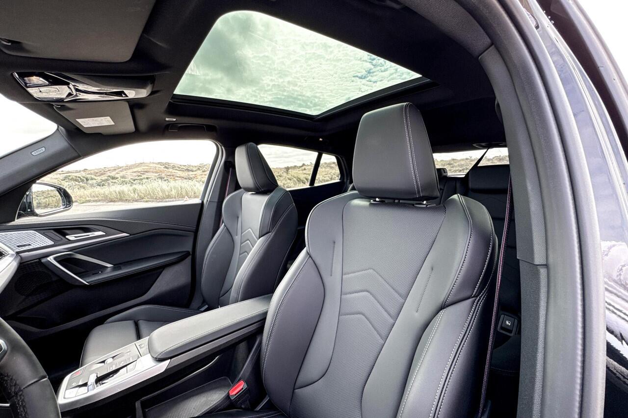 BMW X2 iX2 xDrive30 67 kWh | Selections | M Sport | Harman Kardon | Glazen Panoramadak | Stoelverwarming | Trekhaak |