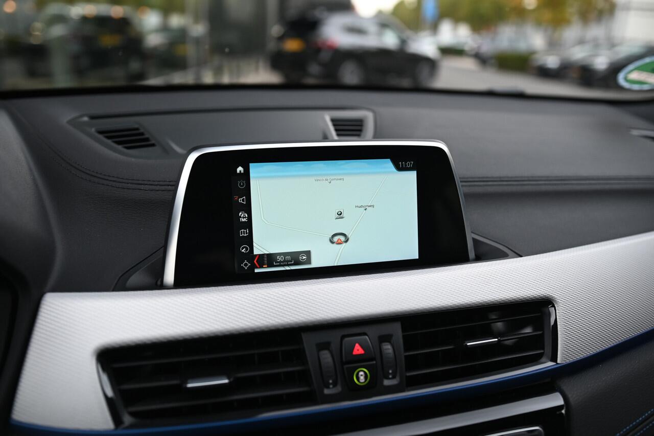 BMW X2 sDrive18i M Sport Automaat / Sportstoelen / LED / Stoelverwarming / M Sportonderstel / Cruise Control / Airconditioning / PDC