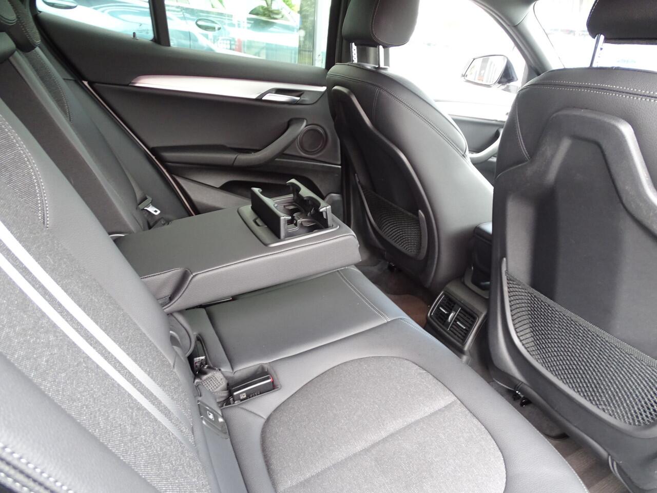 BMW X2 xDrive25e Exe. M-Sportpakket Sportstoelen Ada. LED Navigatie Extra-Getintglas Park-Ass. 19''LM Velgen