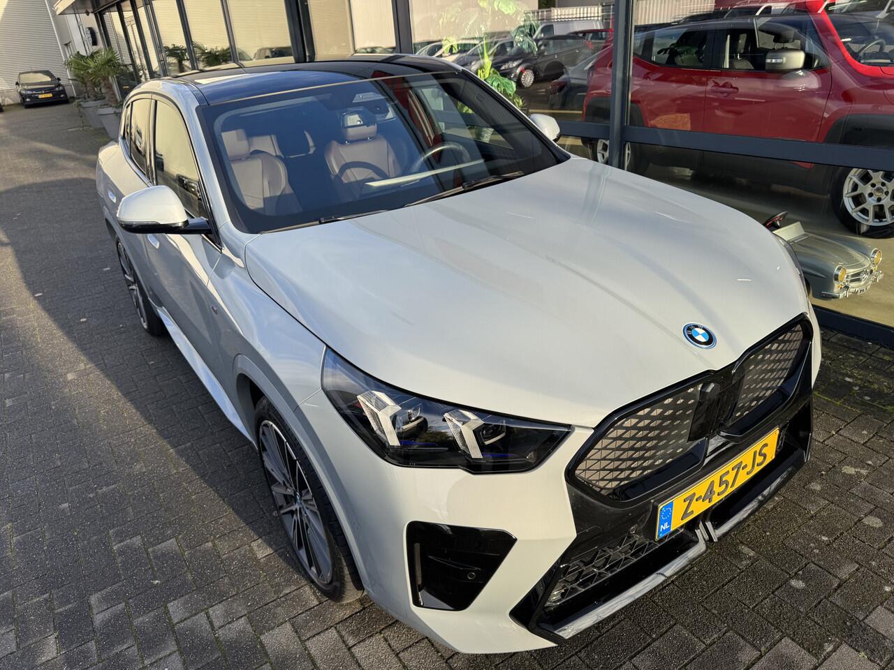 BMW X2 iX2 eDrive20 67 kWh M-Sport Panoramadak / Lederen bekleding