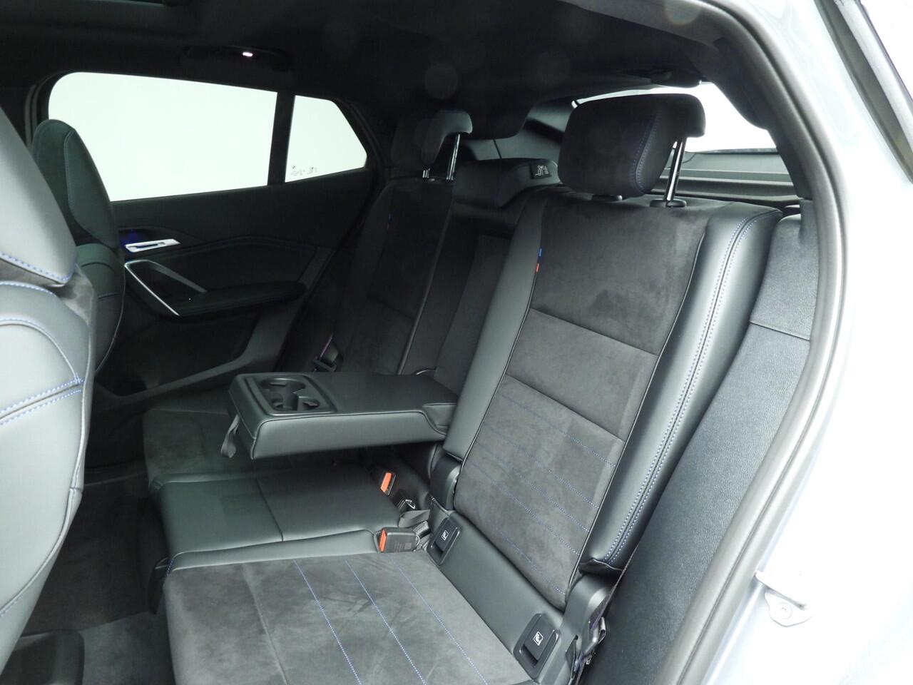 BMW X2 sDrive 20i M Sport package Pro / Equipment package Professional / Comfort Pack / Panoramadak / Trekhaak