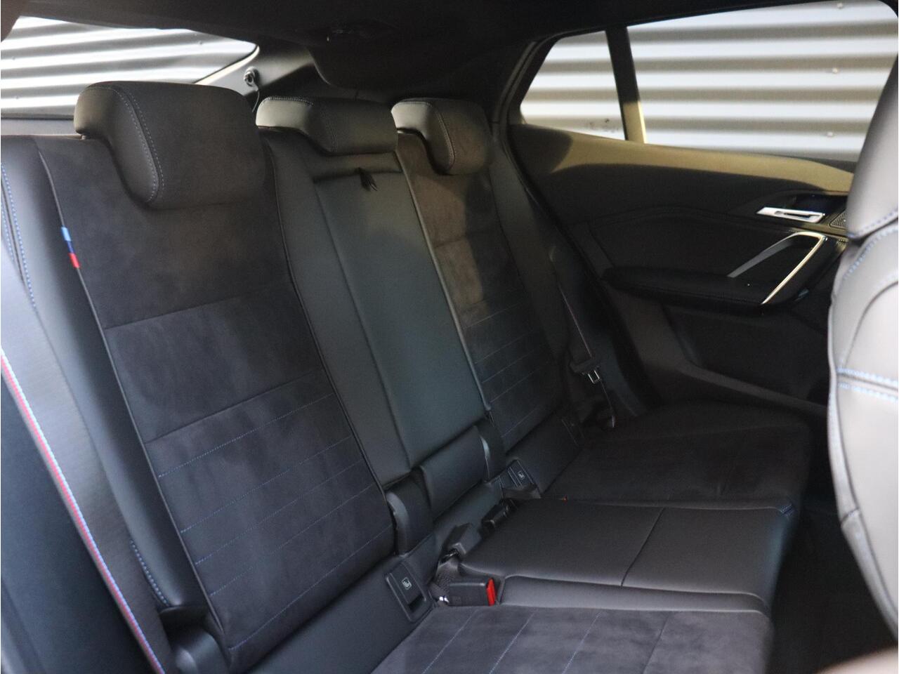 BMW X2 sDrive20i | M Sportpakket Pro | Panodak | Trekhaak | Head-Up | Driving Assistant Plus | Elektr. Stoelen | Parking Assistant Plus | 19'' LMV