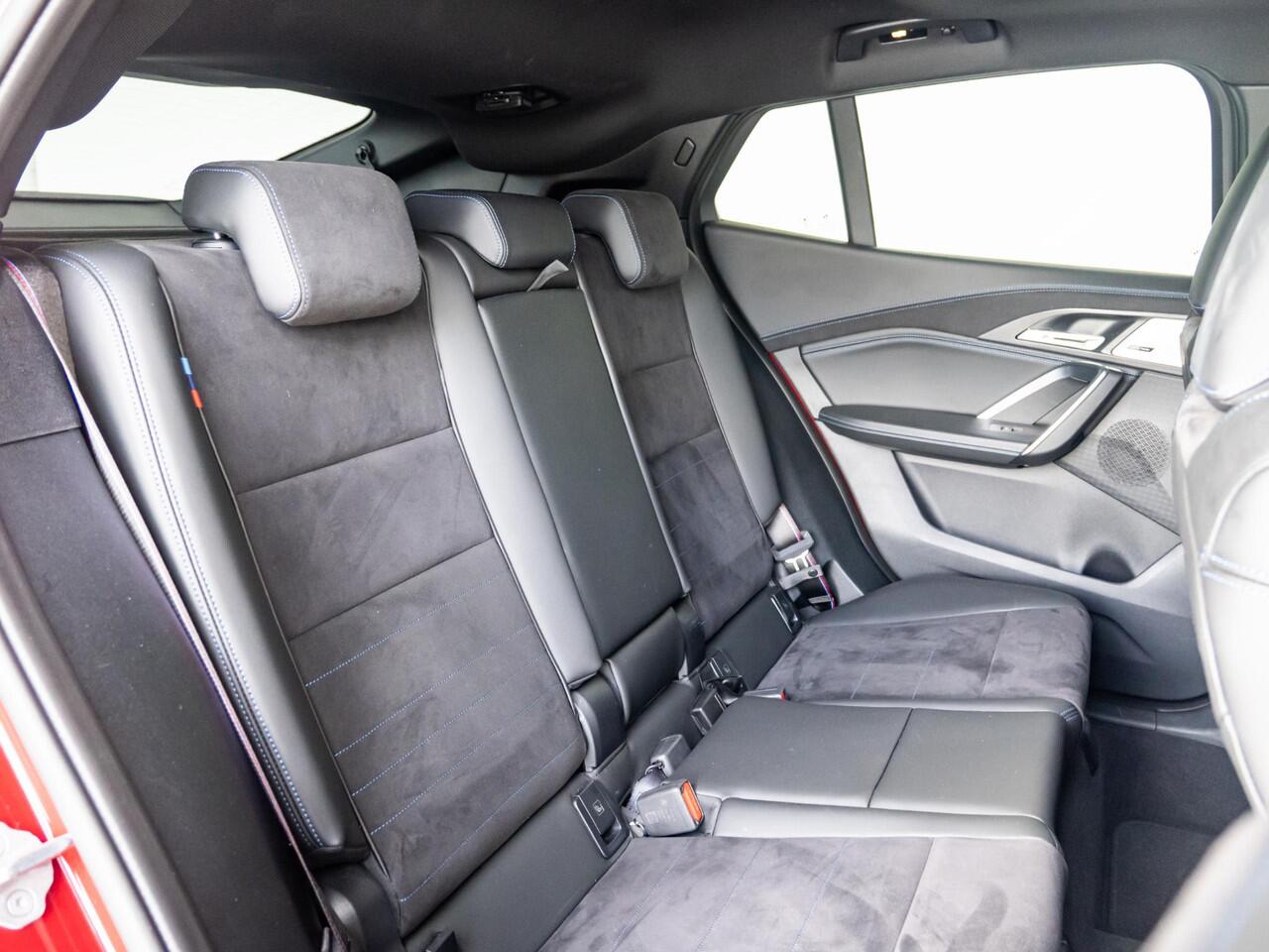 BMW X2 sDrive20i | M Sportpakket Pro | Innovation Pack | Verwarmd Stuurwiel | Comfort Access | Panoramadak | Stoelverwarming | Head-Up Display | Harman-Kardon | Iconic Glow