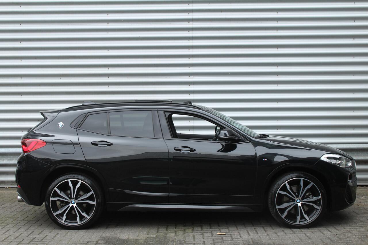BMW X2 sDrive20i 192pk High Executive AUTOMAAT NL-Auto NAP 1e Eigenaar Panoramadak Clima Cruise Navi HUD El. Klep Trekhaak 1800kg