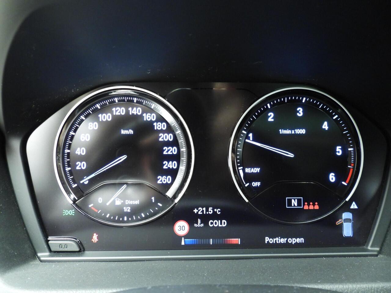 BMW X2 sDrive18d | handbak !! | LED | Navigatie | Trekhaak | Schuifdak | Sportstoelen | DAB | Alu 18 inch