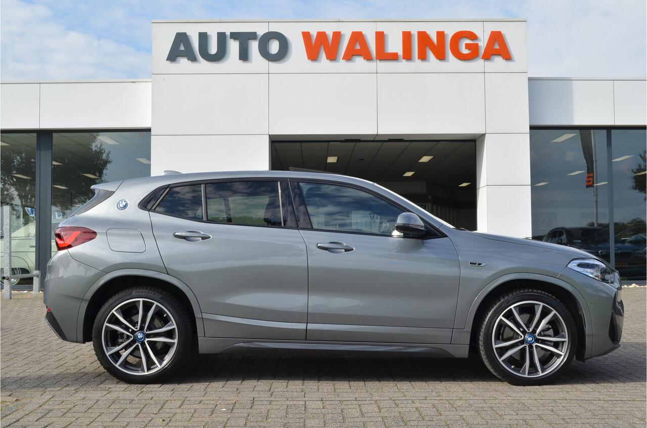 BMW X2 X-Drive25e M Sport Panoramadak | Carplay | Leer | Camera | Sfeerverlichting |