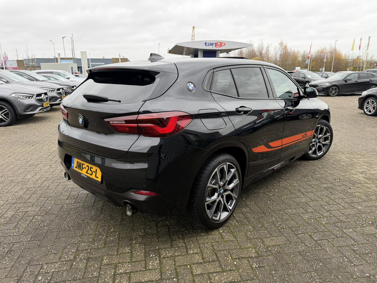 BMW X2 sDrive20i High Executive M Sport Mesh Edition Panoramadak 19 Inch M Sportzetels DAB Carplay