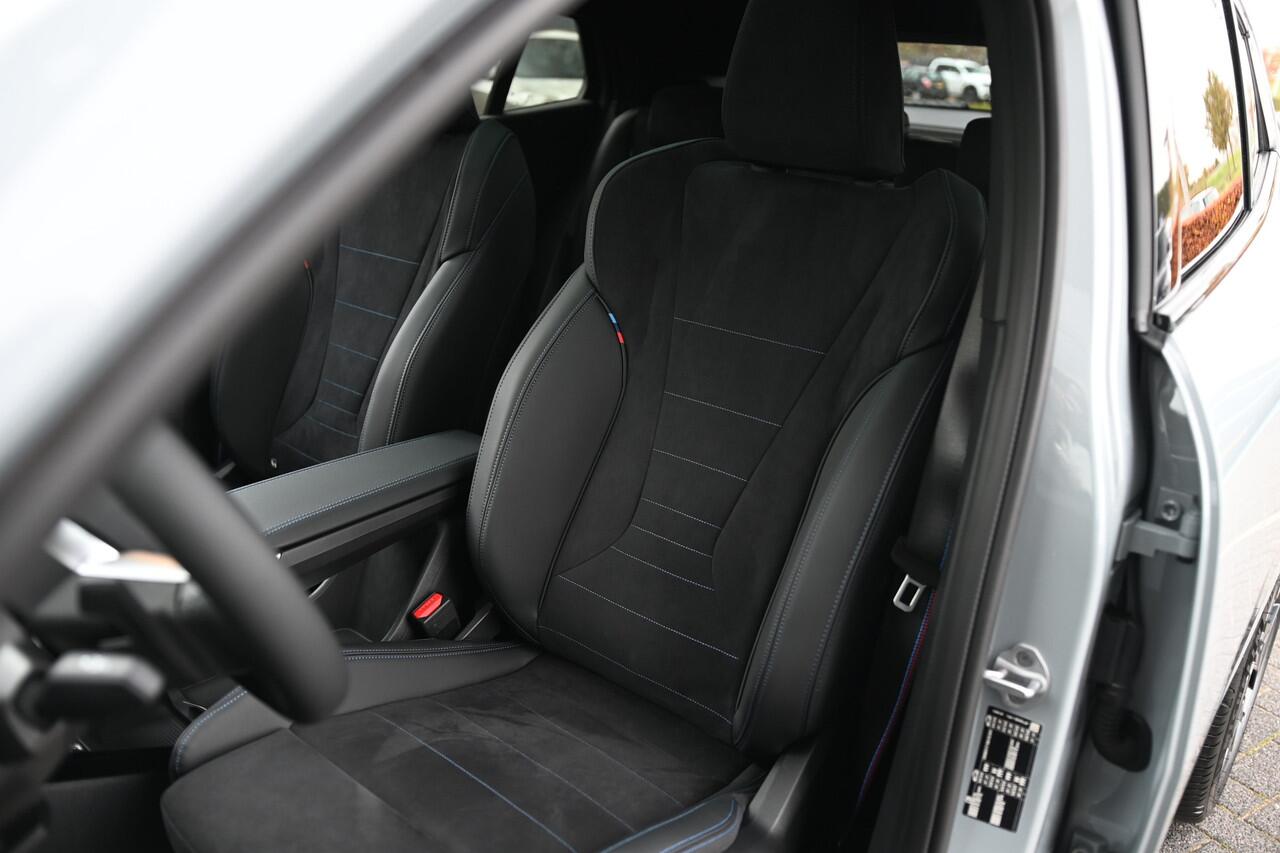 BMW X2 sDrive20i High Executive M Sport Automaat / Panoramadak / Trekhaak / Sportstoelen / Parking Assistant Plus / Head-Up / Comfort Access / M Adaptief onderstel