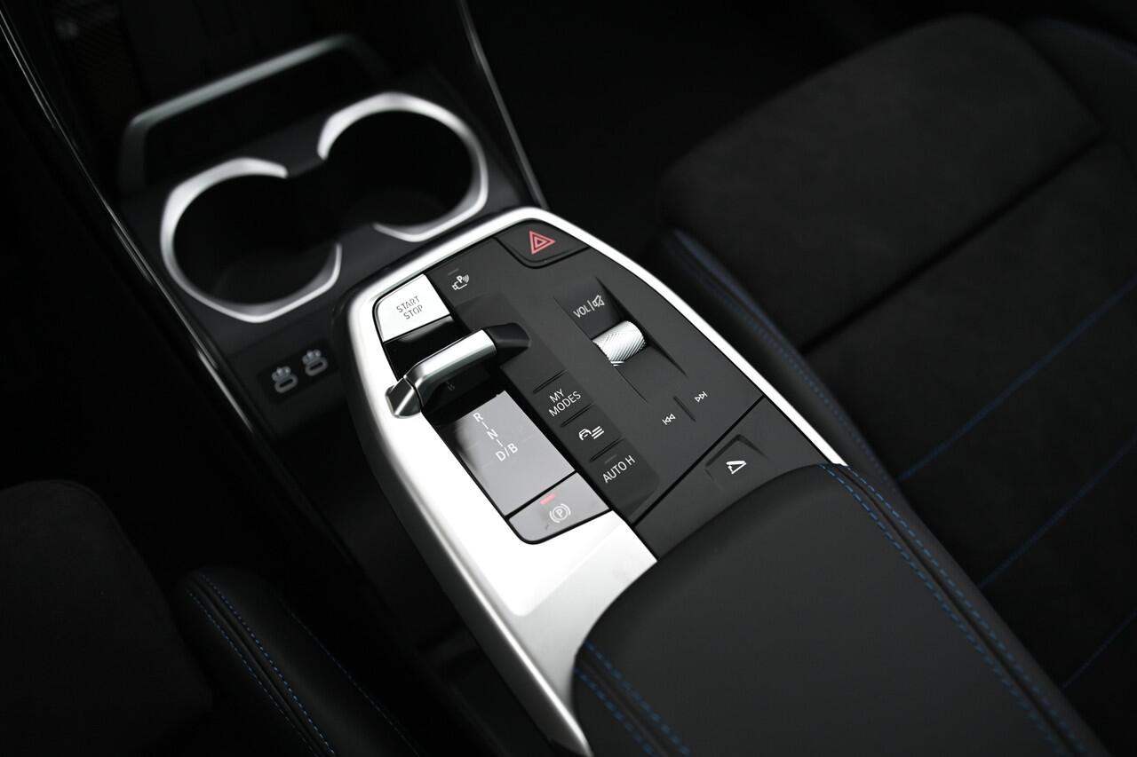 BMW X2 iX2 eDrive20 High Executive M Sport / Panoramadak / Trekhaak / M Sportstoelen / Head-Up Display / Memory / Harman Kardon / Comfort Access / 20" LMV