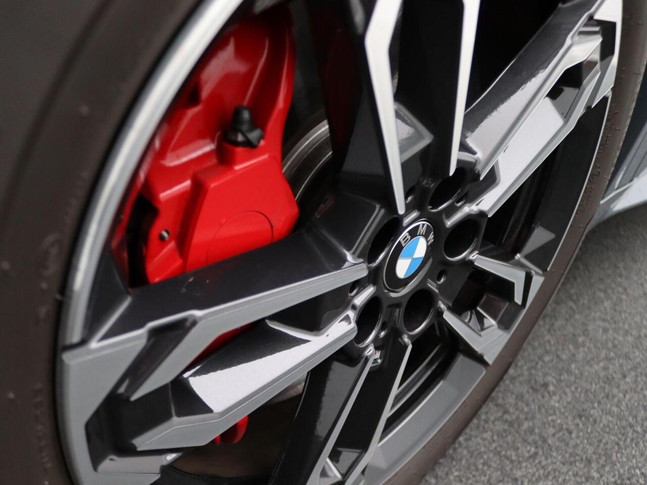 BMW X2 iX2 eDrive20 M Sport Edition | M Sportpakket Pro | Innovation Pack | Comfort Pack | M Adaptief onderstel | Comfort Access| Panoramadak | Elektrisch Verstelbare Sportstoelen | Head-Up Display | Harman Kardon | 19''