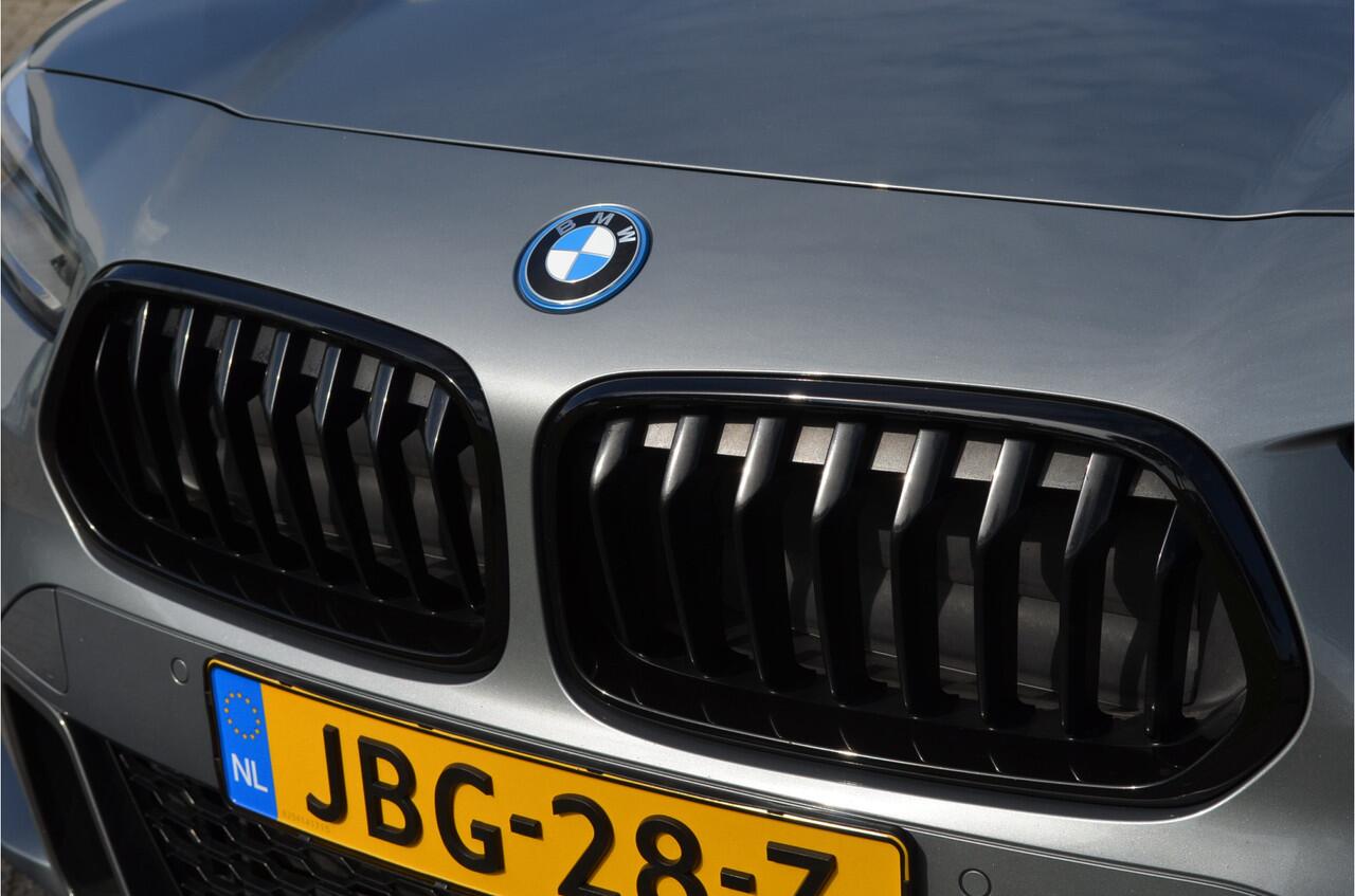 BMW X2 X-Drive25e M Sport Panoramadak | Carplay | Leer | Camera | Sfeerverlichting |