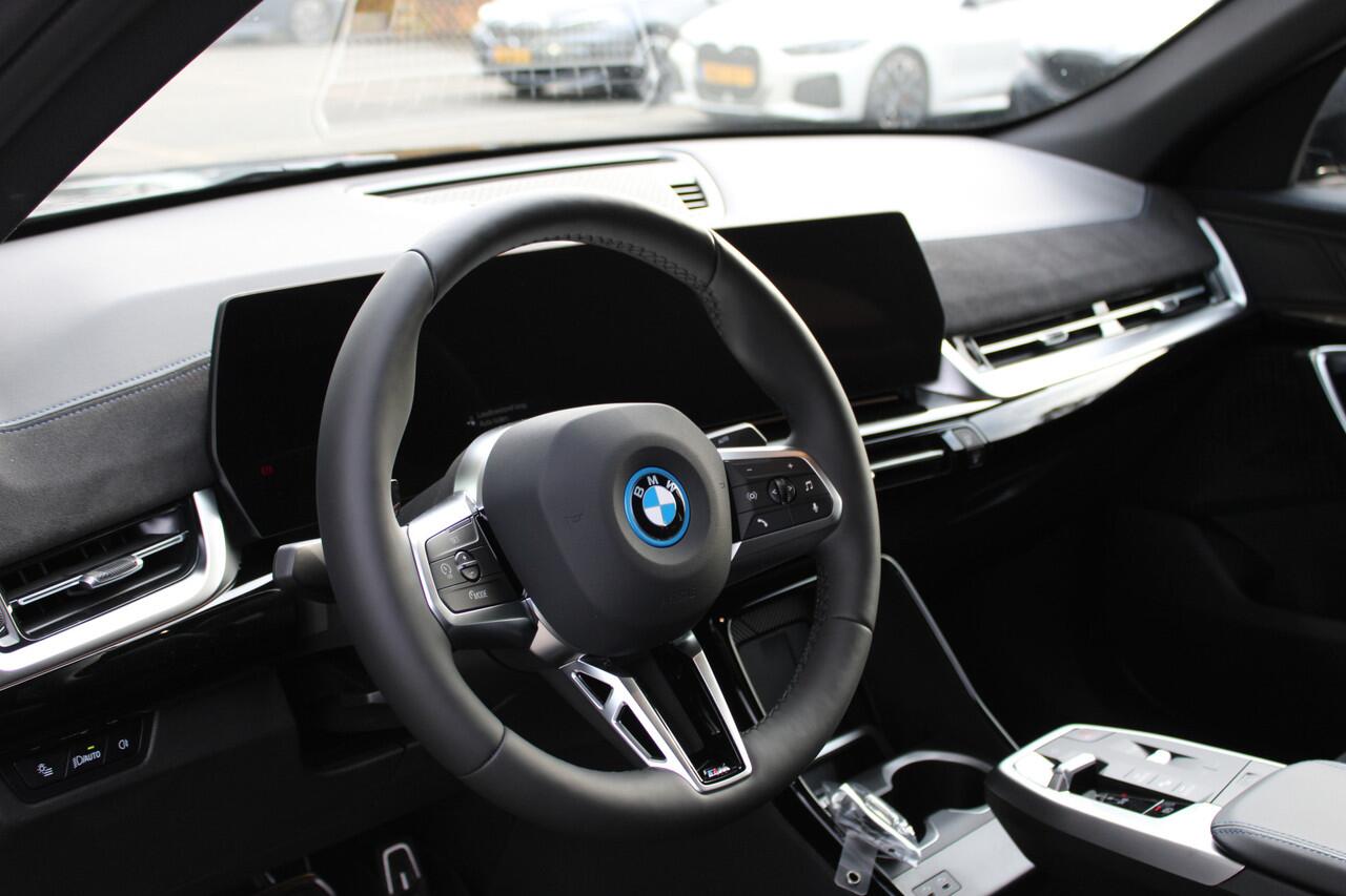 BMW X2 iX2 eDrive20 M Sport / Sportstoelen / Achteruitrijcamera / M Adaptief onderstel / Comfort Access / Adaptieve LED / Parking Assistant