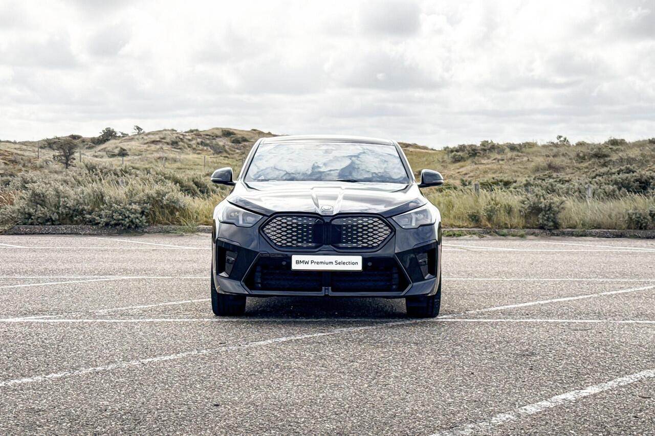 BMW X2 iX2 xDrive30 67 kWh | Selections | M Sport | Harman Kardon | Glazen Panoramadak | Stoelverwarming | Trekhaak |
